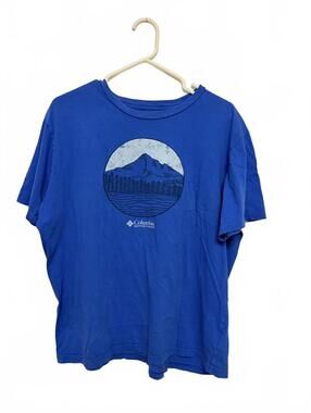 Columbia Blue Outdoor Graphic T-Shirt (Tag Missing Approx Size Large)